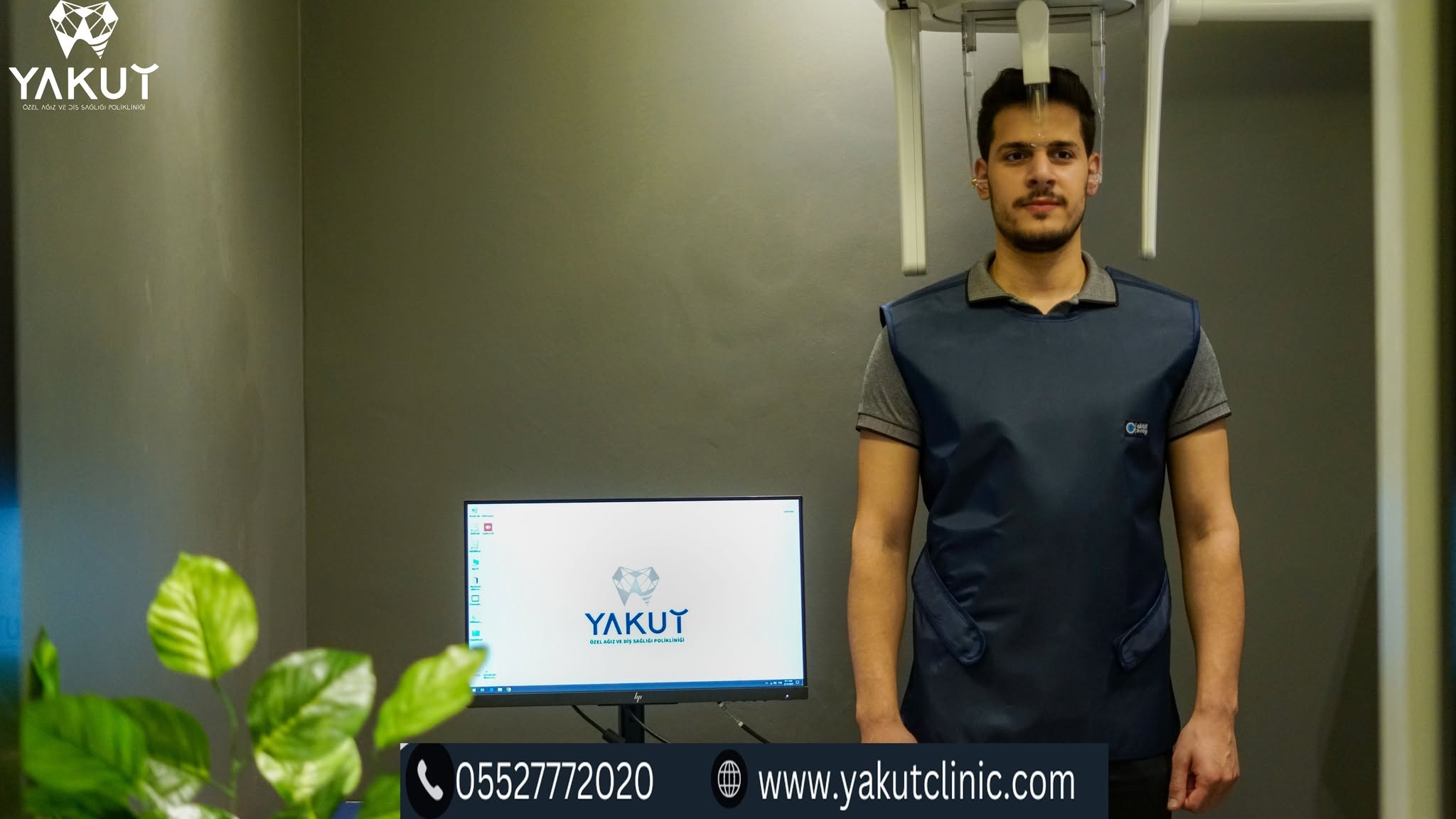 Yakut kliniğinde panoramik görüntüleme cihazında konumlandırılmış bir kişi